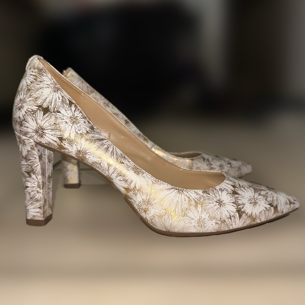 Michael Kors Daisy Gold and White heels size 9